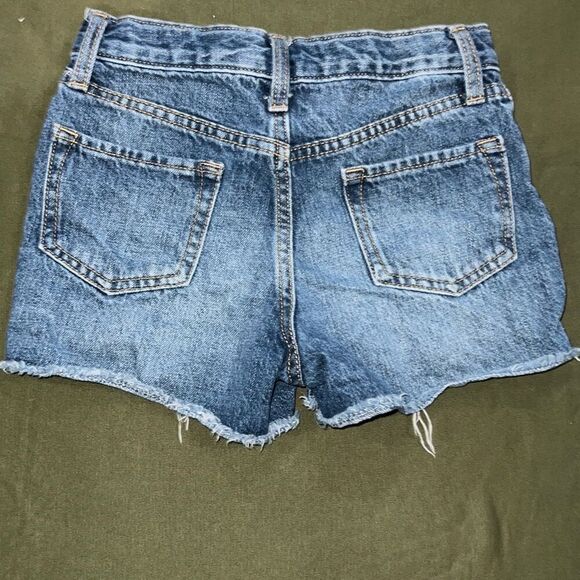 Girls Old Navy Jean Shorts (8) - Picture 3 of 3